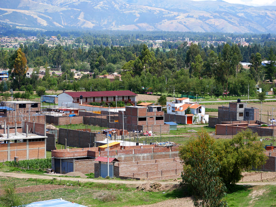 Vista panorámica del distrito de Chilca, Huancayo, con el valle del Mantaro al fondo.