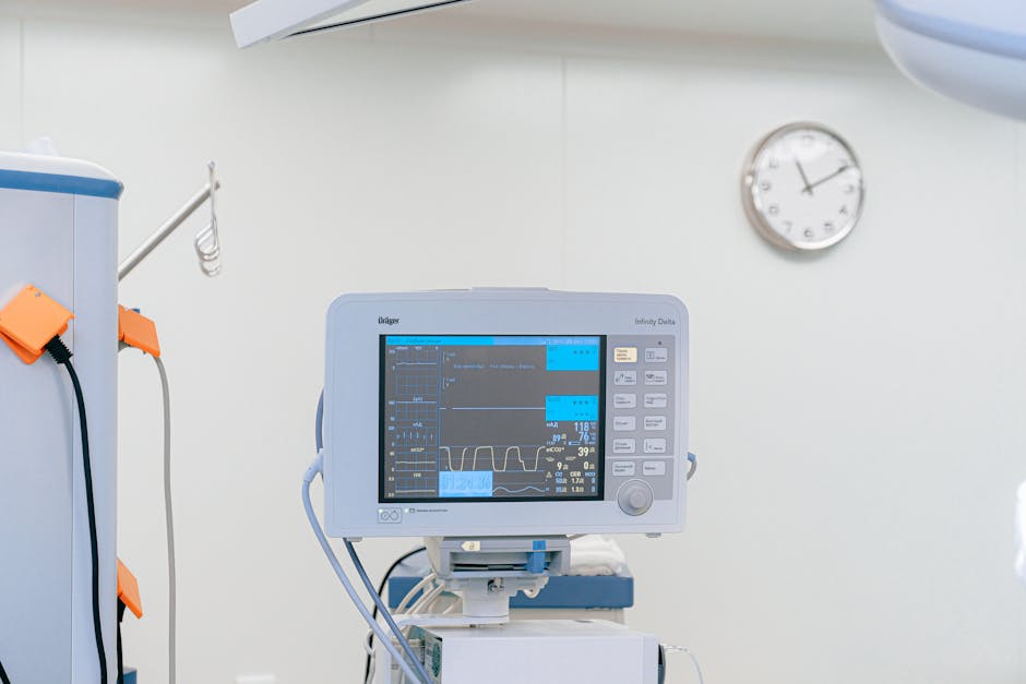 Monitor de signos vitales en un entorno hospitalario estéril.