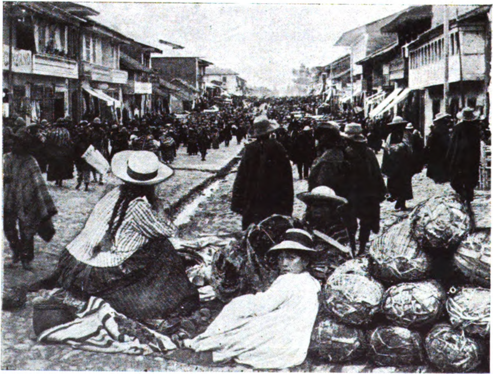 «Calle principal de Huancayo en los días de las típicas ferias dominicales.»