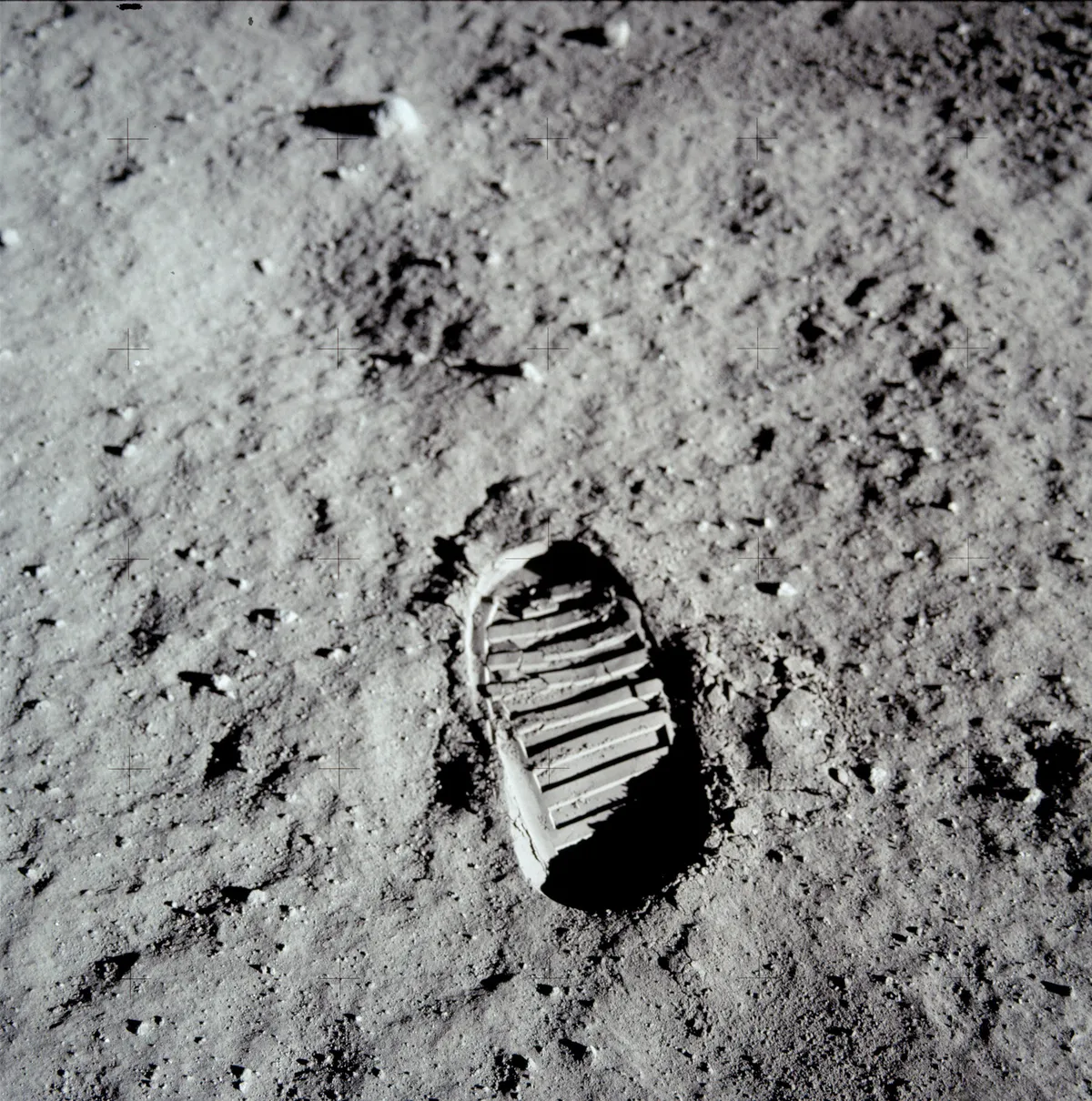 La huella del astronauta Buzz Aldrin sobre el suelo lunar, fotografiada durante la misión Apolo 11 el 20 de julio de 1969