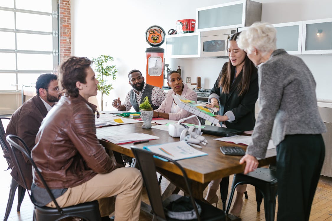 Reunión de trabajo con tecnología